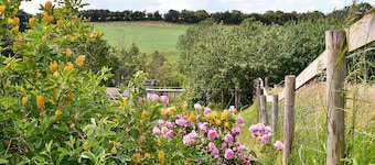 The ideal base for touring. Secluded rural setting on the edge of Shrewsbury!