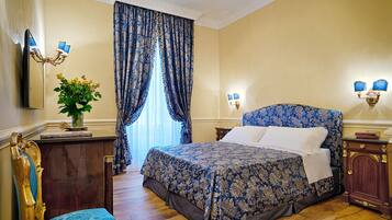 2 bedrooms, in-room safe, desk, iron/ironing board