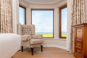 4 bedrooms, desk, iron/ironing board, travel crib - STUNNING 4 bed, 2 bath big, bright farmhouse. Spectacular Sea/Mountain views.  (Ballinfull)