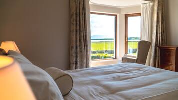 4 bedrooms, desk, iron/ironing board, travel cot