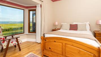 4 Schlafzimmer, Schreibtisch, Bügeleisen/Bügelbrett, Reisekinderbett