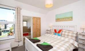 2 bedrooms, iron/ironing board, travel crib, free WiFi - Goodwin Sands Cottage - 50 meters from the beach (Deal)