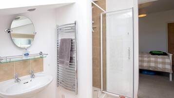 Combined shower/bathtub, hair dryer, towels, soap