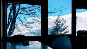 A room with a view of snow-covered mountains and bare trees through large windows. - Great mountain villa (7 parts): skiing, lake and sun !- St André d''EMBRUN (Embrun)