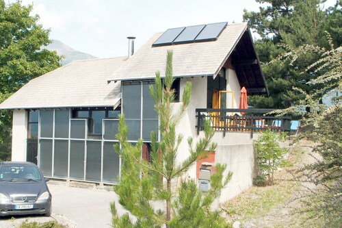 Great mountain villa (7 parts): skiing, lake and sun !- St André d''EMBRUN