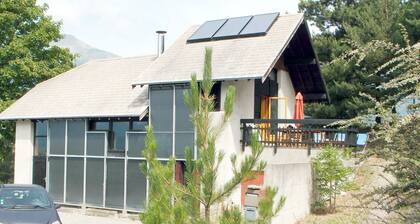 Great mountain villa (7 parts): skiing, lake and sun !- St André d''EMBRUN