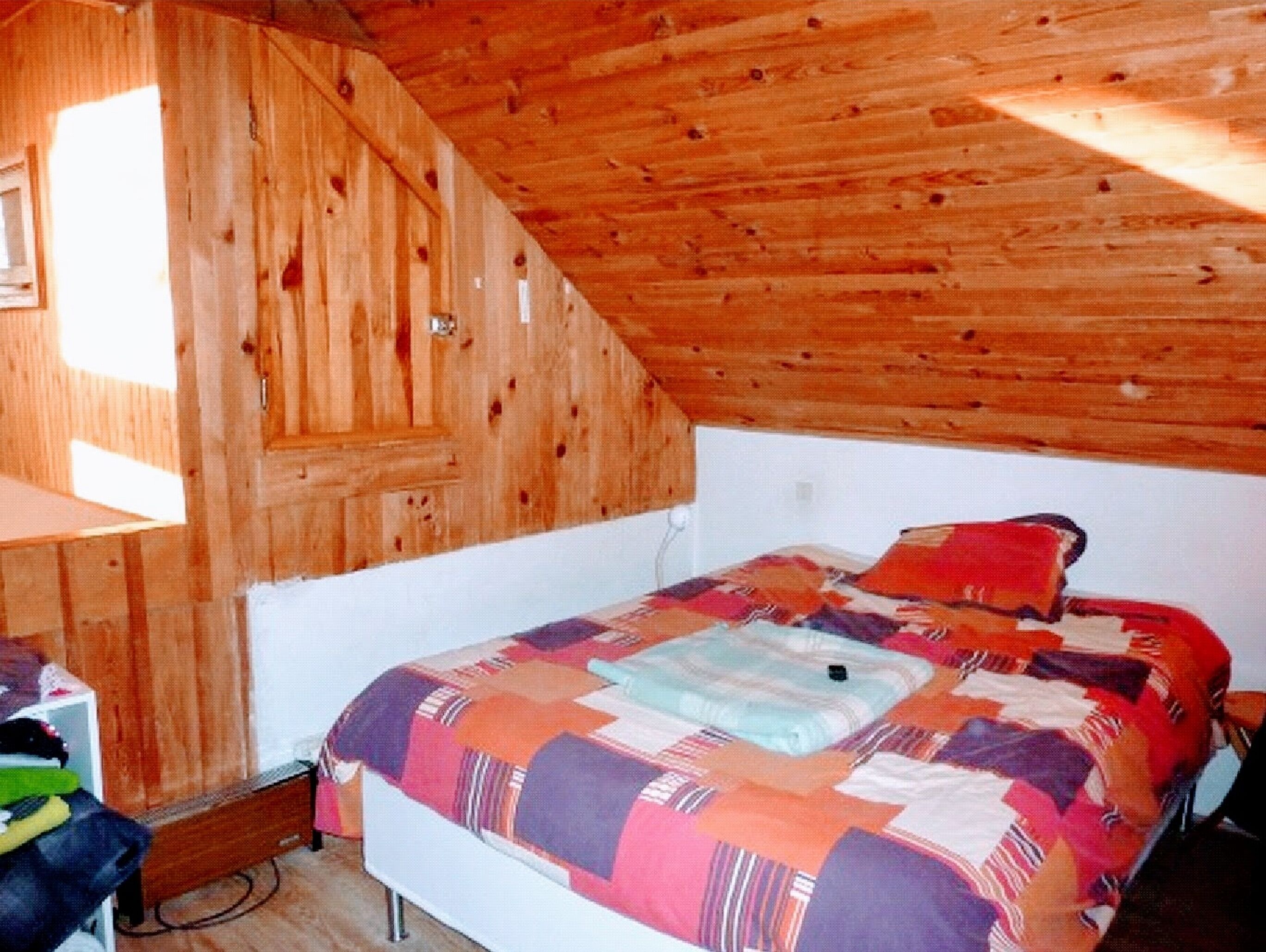 5 chambres, coffres-forts dans les chambres, bureau