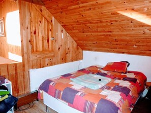 5 bedrooms, in-room safe, desk, iron/ironing board