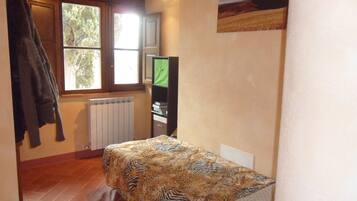 2 Schlafzimmer, Schreibtisch, Bügeleisen/Bügelbrett, Reisekinderbett