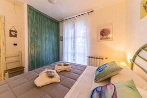 4 bedrooms, in-room safe, iron/ironing board, travel crib
