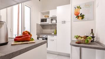 Fridge, microwave, oven, stovetop