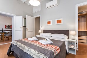 2 quartos, ferros/tábuas de passar roupa, Wi-Fi, roupa de cama