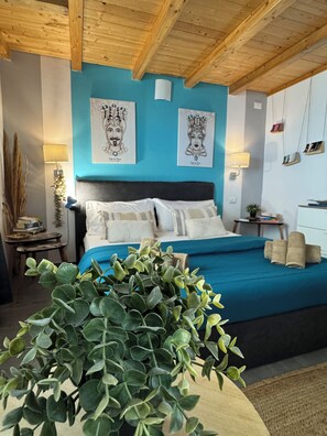 3 bedrooms, desk, iron/ironing board, travel crib