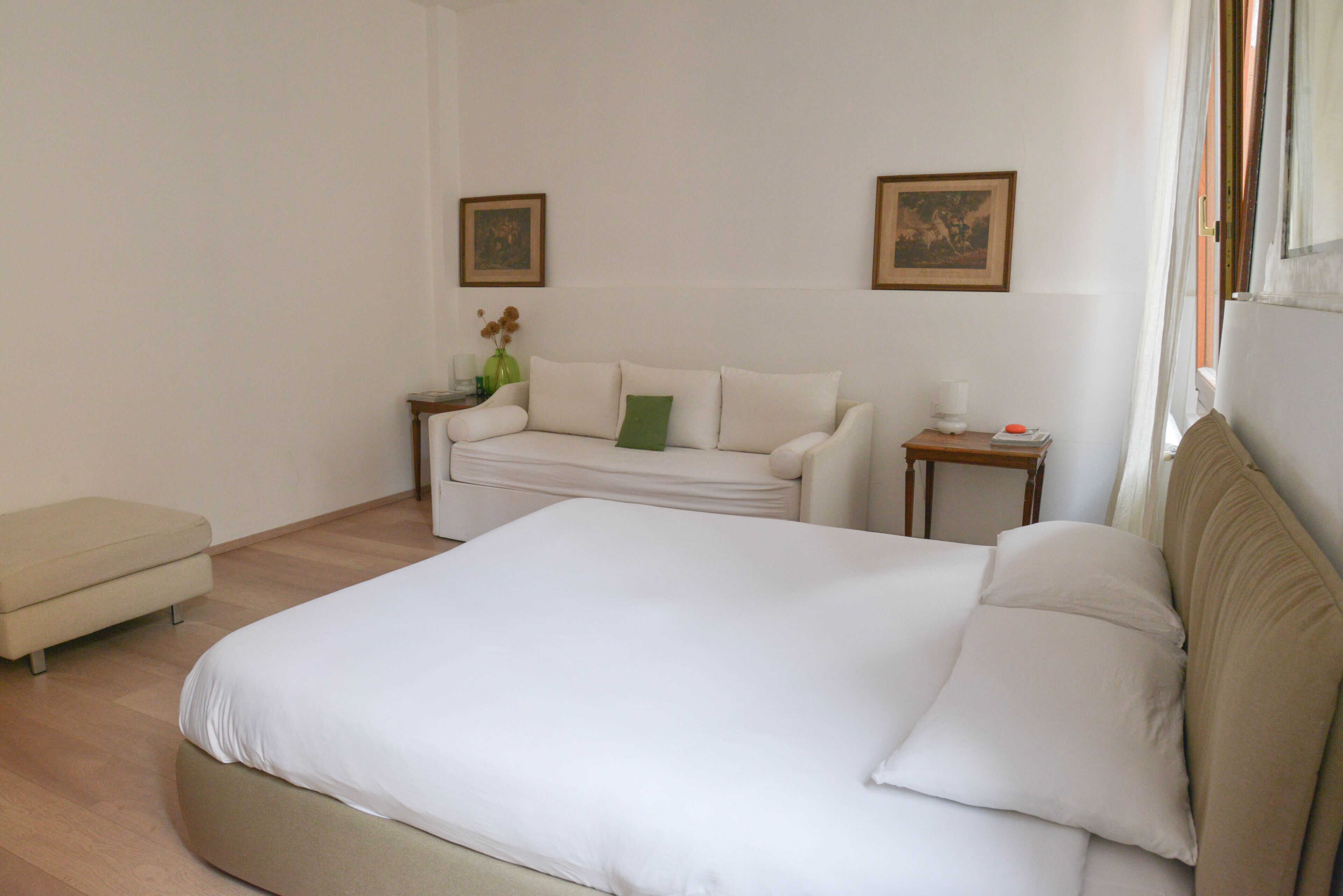 2 chambres, fer et planche à repasser, Wi-Fi, draps fournis