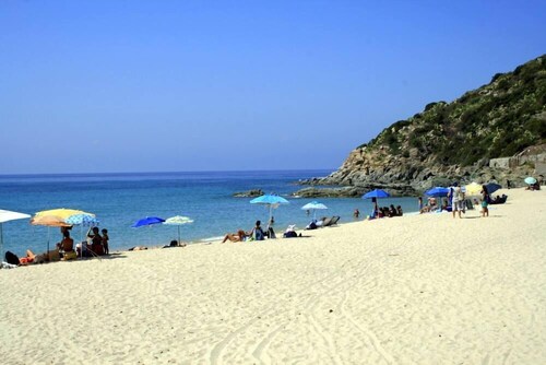 Villa overlooking the sea at 100 meters from the beach. Internet WiFi. Geremeas.