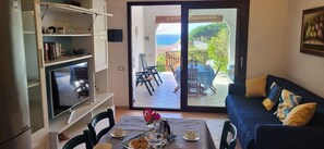 Smart TV, libri, monitor per computer, stampante