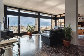 Smart TV, offices - Terrace on the lake,private garage (Lugano)