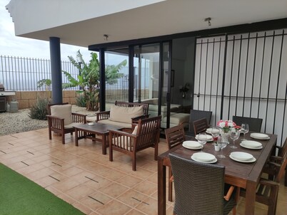 LUXURY VILLA OCEAN VIEWS. PRIVATE HEATED POOL, JACUZZI, BBQ, WIFI, CARS PARKING