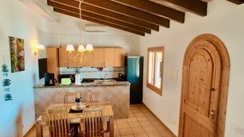 Microwave, dishwasher, coffee/tea maker, toaster