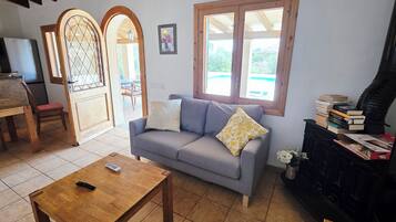TV, fireplace, table tennis, stereo