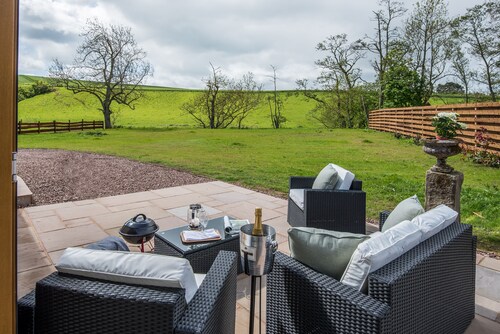 Rural comfort - Luxurious cottage with lovely walks on doorstep