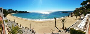 Plage à proximité, chaises longues