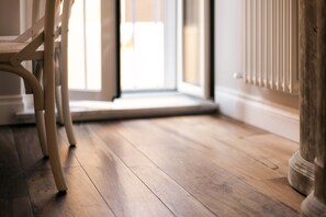 Unclassified image, 3 of 29, button - House Belsiana light dwells in the heart of Rome (Roma)