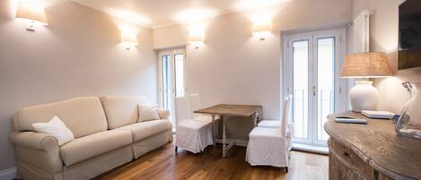 Téléviseur connecté, livres, chaßne audio