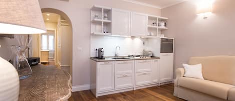 Refrigerador, microondas, horno y parrilla de estufa