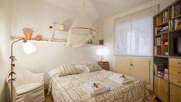 1 bedroom, iron/ironing board, Internet, bed sheets