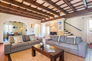 TV, DVD player, books, stereo