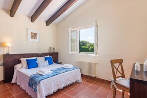 4 chambres, fer et planche à repasser, Wi-Fi gratuit, draps fournis