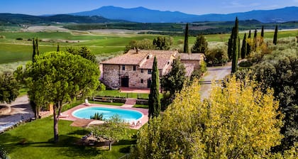 Charming farmhouse with private pool among Brunello vineyards_A real Escape!