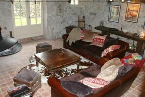 TV, peis, DVD-spiller og fotballspill