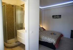 2 bedrooms, in-room safe, iron/ironing board, travel crib