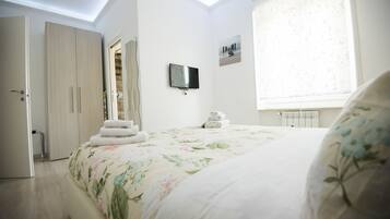 2 chambres, coffres-forts dans les chambres, fer et planche Ă repasser