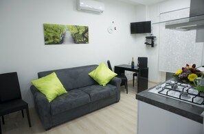 Smart TV, DVD player, stereo