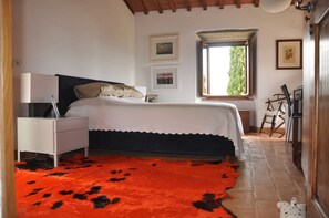 2 Schlafzimmer, Schreibtisch, Bügeleisen/Bügelbrett, Reisekinderbett