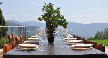 Tuscan Sun: Private Home & Pool. Cortona with stunning views. Tranquil.