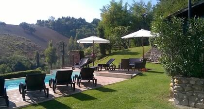 Villa Pesaro Urbino Bauernhaus mit Salzwasserpool. Vendrosella gehalten