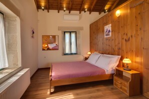 Traditional Ioannis Cottage with Ecological Heated Pool - Traditional Ioannis Cottage...luxurious & Rustic With Ecological Heated Pool !!! (Apokoronas)