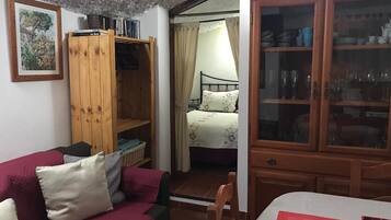 2 bedrooms, iron/ironing board, travel cot, WiFi