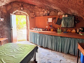 Frigorífic, microones, forn i placa de cuina 