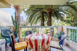 Outdoor dining - Near the Croisette by foot very beautiful 2 rooms 3 stars (Cannes)