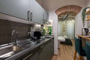 Refrigerador, microondas, parrilla de estufa y lavavajillas 