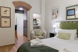 1 habitación, tabla de planchar con plancha, internet y ropa de cama 
