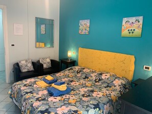 1 bedroom, iron/ironing board, travel cot, bed sheets - Borghetto Santo Spirito: Apartment/ flat - BORGHETTO SANTO SPIRITO (Borghetto Santo Spirito)