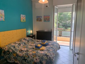 1 bedroom, iron/ironing board, travel cot, bed sheets - Borghetto Santo Spirito: Apartment/ flat - BORGHETTO SANTO SPIRITO (Borghetto Santo Spirito)