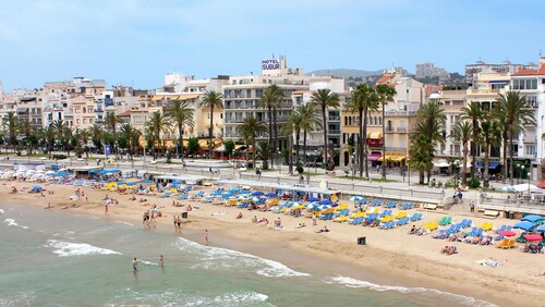 New apartment in the centre of Sitges, WiFi, swimming pool, balcony, parking