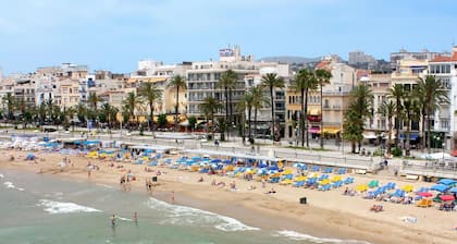 New apartment in the centre of Sitges, WiFi, swimming pool, balcony, parking